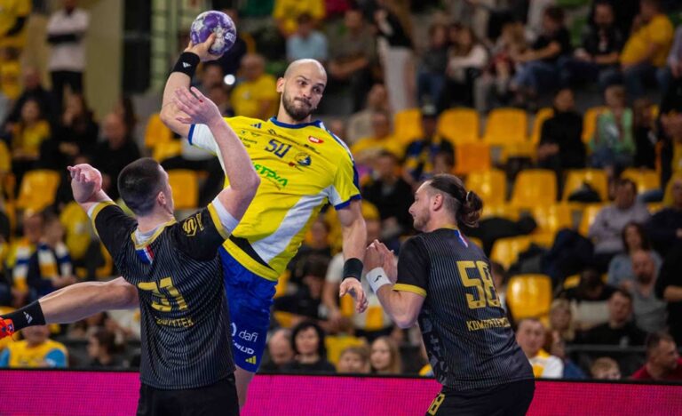 Industria gra awansem. Kielczanie kończą rok w Puławach Fot.: IndustriaKielce/Industria Kielce rozegra w Puławach ostatni mecz ligowy 2025 roku – spotkanie zostało przeniesione z marca i rozegrane awansem w 24. kolejce Orlen Superligi.