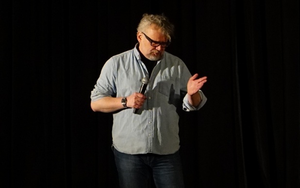 Kiedy poeta bierze mikrofon… Kielce szykują się na Bałtroczyka Fot. YouTube Piotr Bałtroczyk wraca na kielecką scenę z nowym programem pełnym ironii, życiowych obserwacji i humoru, który trafia w punkt.