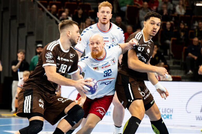 Industria demoluje Wybrzeże w Gdańsku. Wielki mecz Karalioka Fot.: kielecehandball/Zdjęcie ilustracyjne Industria Kielce zmiotła Wybrzeże w Gdańsku – Karaliok błyszczał, a powrót Tomasza Gębali dodał meczu wyjątkowego napięcia.