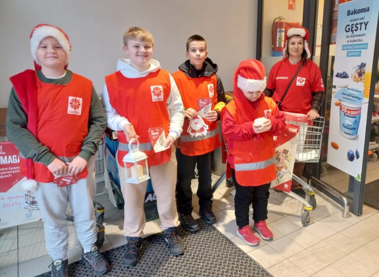 Caritas zebrał w Kielcach 14 ton jedzenia! Fot.: Caritas Kielce - Rekordowa zbiórka Caritas: mieszkańcy regionu przekazali 14 ton żywności, z których powstanie ponad 700 świątecznych paczek dla najbardziej potrzebujących.