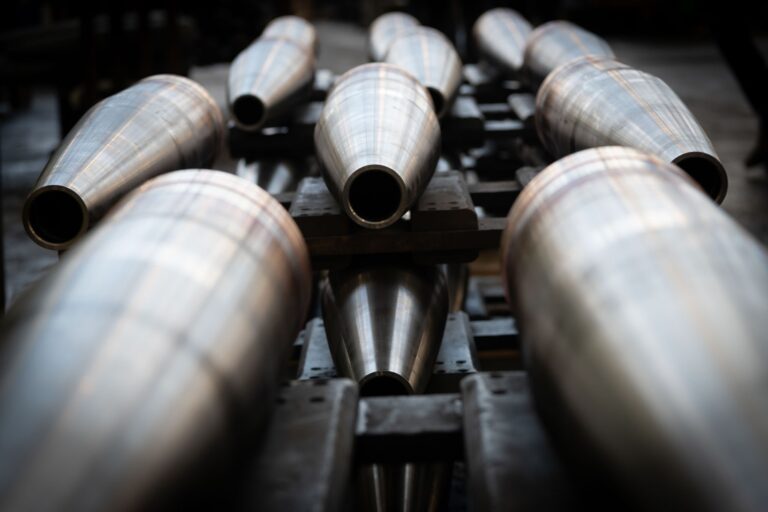 MESKO inwestuje 900 mln zł. Kraśnik stanie się potęgą produkcji amunicji Rozbudowa MESKO w Kraśniku to jedna z najważniejszych inwestycji polskiej zbrojeniówki – zakład będzie produkował nawet 150 tys. korpusów pocisków 155 mm rocznie.