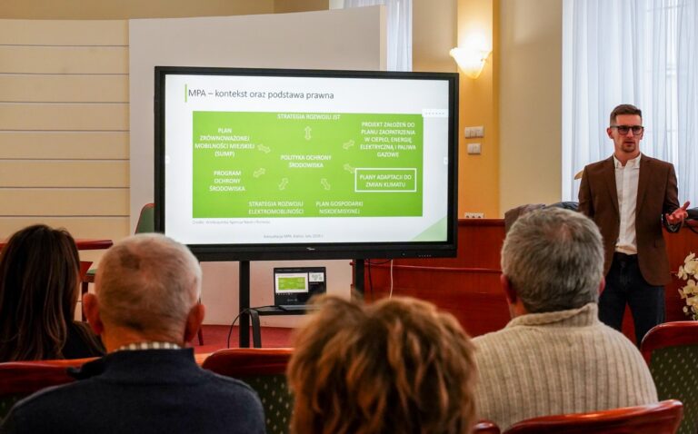 Kielce kontra zmiany klimatu! Ruszyły konsultacje Fot.: UMK/Pierwsze spotkanie w sprawie Miejskiego Planu Adaptacji do zmian klimatu w Kielcach