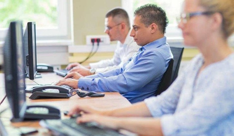 AI opanuje Kielce. Podpisano porozumienie w sprawie KDI Kieleckie Dni Informatyki odbędą się 14-15 kwietnia 2026 r. Tematem przewodnim będzie AI. W programie hackathon na Politechnice, warsztaty w ZSI i konferencje na UJK.