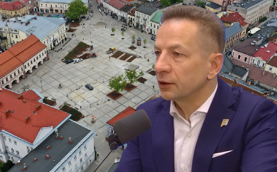 Kielce osłabione? Poseł Kasprzyk może odejść z Polski 2050! Świętokrzyski poseł Rafał Kasprzyk rozważa odejście z Polski 2050. Zarzuca przewodniczącej niedemokratyczne zasady i wykluczenie regionu z Rady Krajowej.