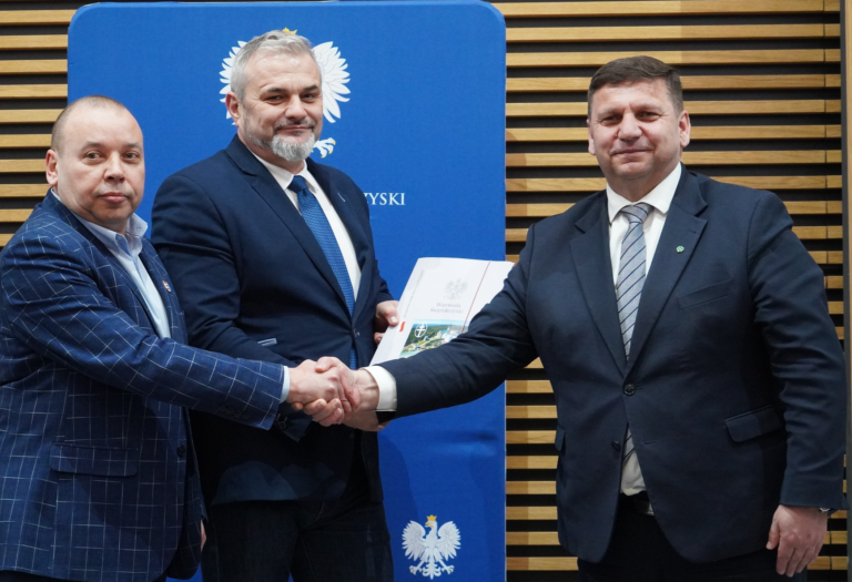 Świętokrzyskie: 14,8 mln zł na opiekę wytchnieniową w 2026 roku UWWŚ/Samorządowcy z regionu podpisali umowy na realizację programu „Opieka wytchnieniowa”.