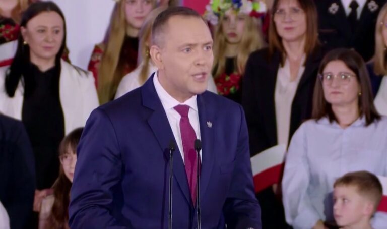 Prezydent Karol Nawrocki dotrzymał obietnicy złożonej mieszkańcom regionu świętokrzyskiego - hala w Chmielniku nie mogła pomieścić wszystkich chętnych.