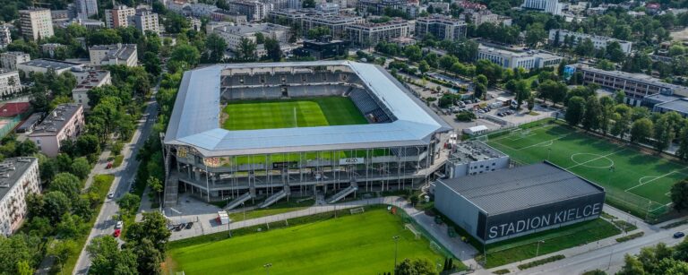 Wizualizacja stadionu Korony Kielce po wymianie siedzisk; żółto-czerwone barwy oraz napis ułożony z krzesełek mają stać się nową wizytówką miasta.