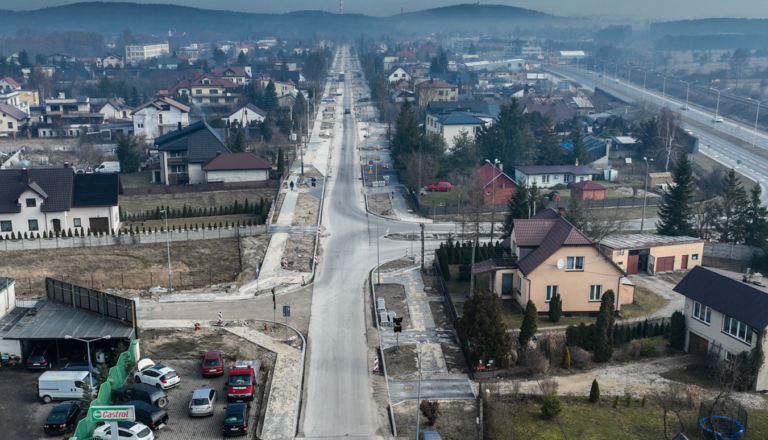 Fot.: UMK/Po zimowej przerwie roboty drogowe ponownie ruszyły w kilku częściach Kielc. Modernizacja pięciu ważnych ulic nabiera tempa, a inwestycja warta blisko 38 milionów złotych ma poprawić bezpieczeństwo i komfort życia mieszkańców jeszcze w tym roku.