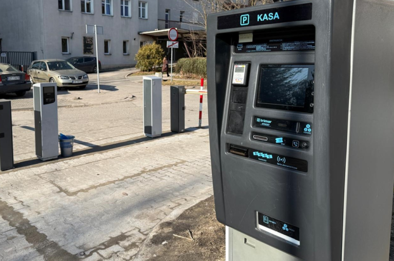 Prywatny parking przy IX Wieków Kielc. Nowe stawki i kary za brak biletu