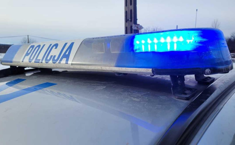 Cztery auta, w tym radiowóz, zderzyły się na skrzyżowaniu Zagnańskiej i Okrzei w Kielcach. Troje rannych trafiło do szpitala. Zobacz szczegóły wypadku z 27 marca.