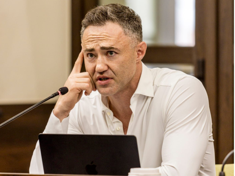 Fot.: FB/Czy niedzielna interwencja policji to faktyczny skandal, czy kolejna próba uderzenia w aktywnego radnego? Sprawdź opinie świadków i kulisy sprawy.