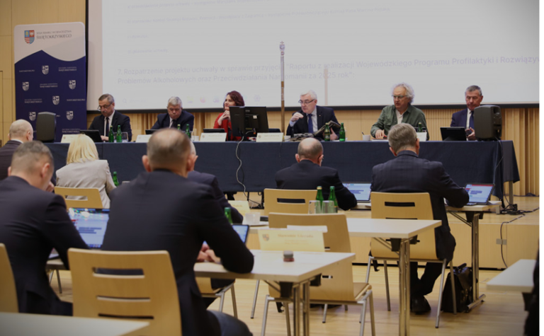 Fot.: UMWŚ/Zamiast w mury teatru, miliony złotych popłyną do kieleckiej onkologii na zakup sprzętu ratującego życie.