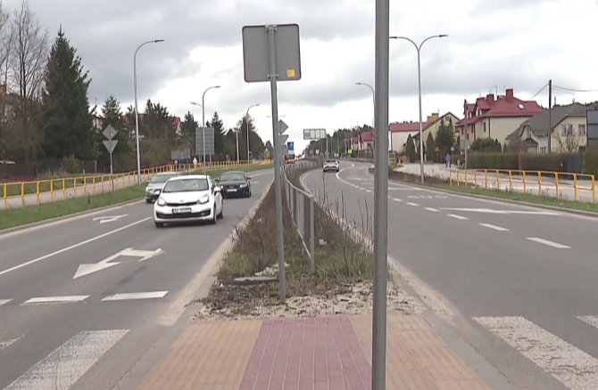 Ekrany akustyczne przy Wojska Polskiego wstrzymane. „To może pogorszyć sytuację” Mieszkańcy od lat skarżą się na uciążliwy hałas po rozbudowie drogi. Planowane ekrany akustyczne mają poprawić komfort życia, ale budzą też wątpliwości.