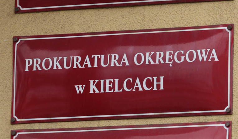 Podpalił dom z córką i wnukiem w środku. Prokuratura kończy śledztwo Pożar domu w Jaworze był wynikiem celowego podpalenia - ustaliła prokuratura