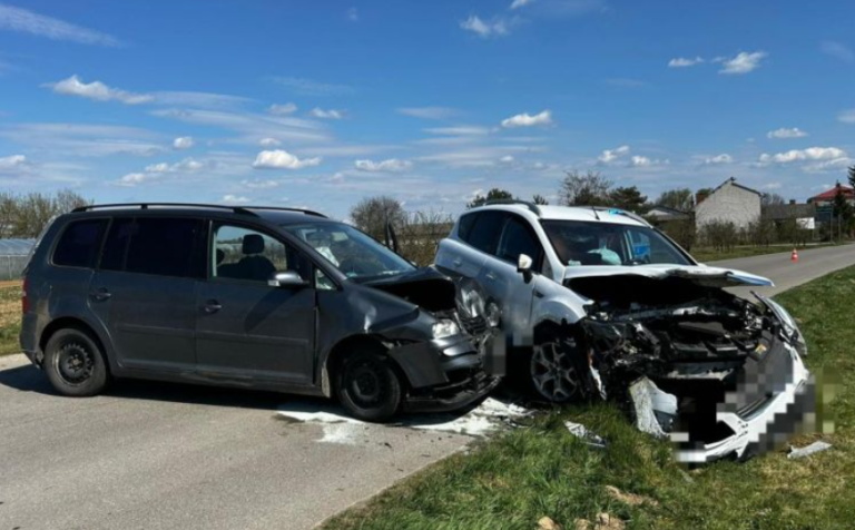 Zmasakrowane wraki w Starych Kicharach. Siła uderzenia była ogromna. 30-letni sprawca miał w organizmie dawkę alkoholu, która dla wielu jest śmiertelna. Niestety, cierpią niewinni