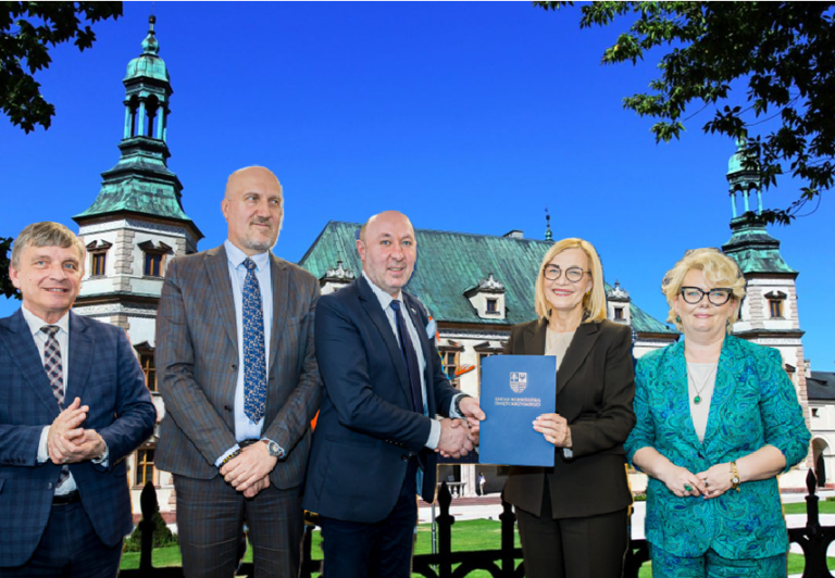 Renata Janik rozdaje karty i unijne środki. 15,5 miliona złotych na ważne inwestycje