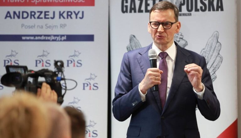 Fot.: FB/Były premier Mateusz Morawiecki podczas spotkania z mieszkańcami Ostrowca Świętokrzyskiego.