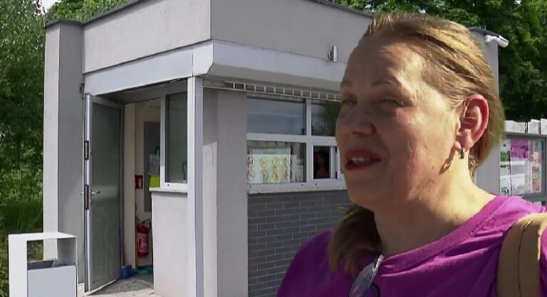 WIELKA UCIECZKA Z BOTANIKA! Kielecki ogród zmienił się w klatkę dla ludzi Fot.: Scrin TVP Kielce/Monumentalne ogrodzenie Ogrodu Botanicznego, które dla pani Katarzyny stało się torem przeszkód godnym biegu z przeszkodami.