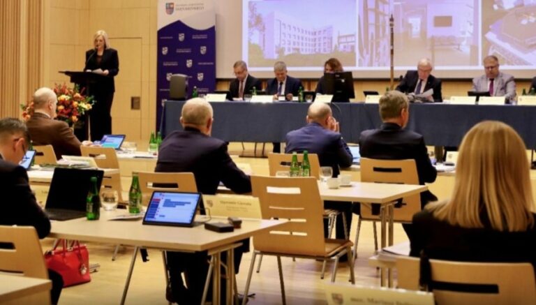 Fot.: UMWS/Radni sejmiku decydują dzisiaj o losach działki przy ul. Radiowej, co ma pozwolić UJK na budowę pierwszego w regionie Zakładu Medycyny Sądowej.