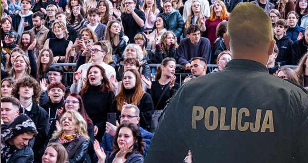 Awantura na juwenaliach w Kielcach. Dwie młode kobiety zatrzymane za pobicie 21-latki Fot.: Zdjęcie ilustracyjne/Pobicie na studenckiej imprezie plenerowej. Kryminalni namierzyli sprawczynie