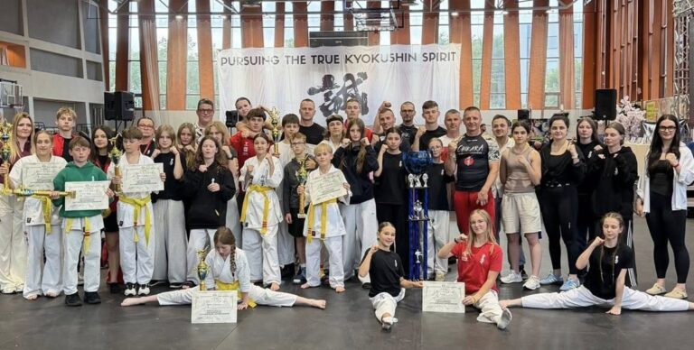 Fot.: FB/Reprezentanci Klubu Karate Kyokushin „Chikara” zdominowali III Mistrzostwa Europy IKO Nakamura w Białymstoku, zdobywając aż 10 medali i pierwsze miejsce w klasyfikacji drużynowej.