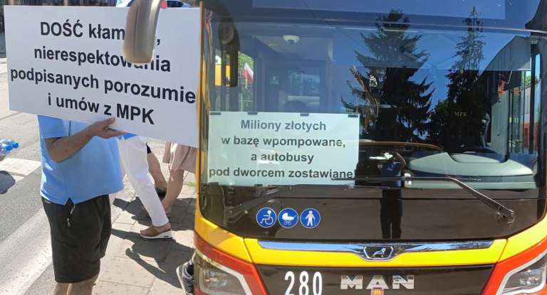 Fot.: FB/Związkowcy otwarcie oskarżają władze o doprowadzanie miejskiego przewoźnika do bankructwa.