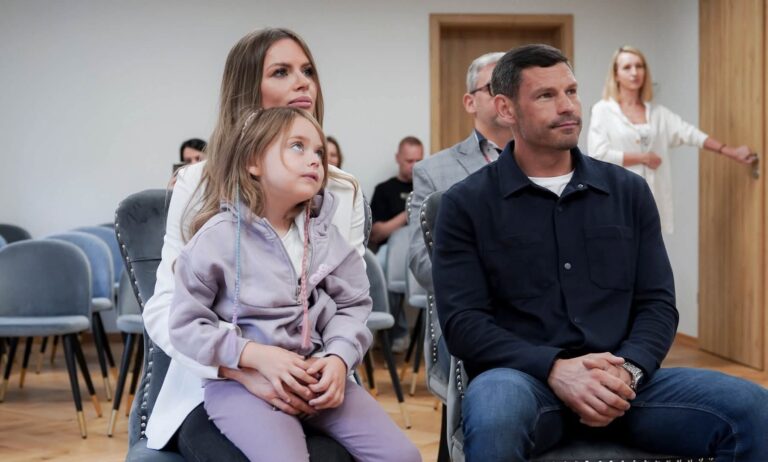 Ślub na Santorini to był dopiero początek. W Skarżysku-Kamiennej wydarzyło się coś wyjątkowego