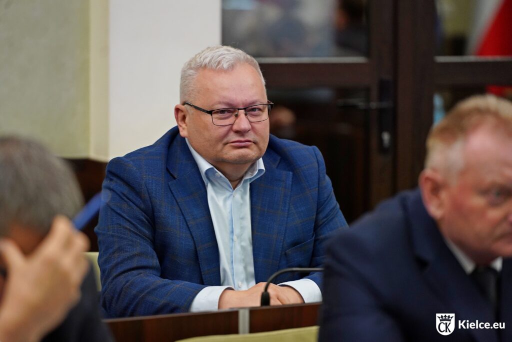 Dariusz Gacek pozostaje radnym Kielc