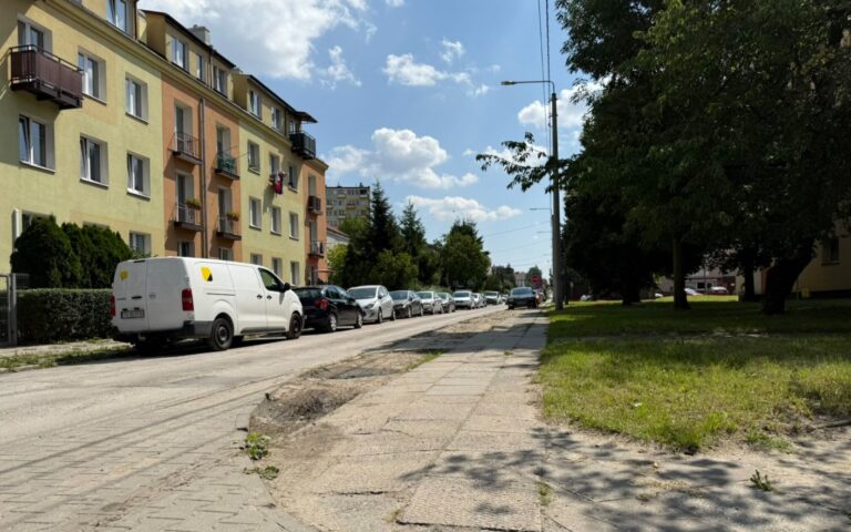 Dobra wiadomość dla kierowców w Kielcach. Powstaną nowe miejsca parkingowe i chodnik