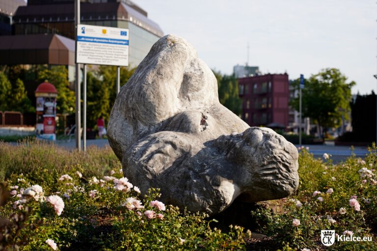 Kultowe rzeźby w Kielcach odzyskają dawny blask. Miasto odnowi osiem wyjątkowych dzieł z lat 70