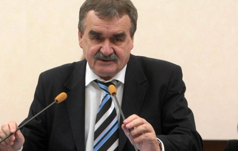 Lubawski pokazuje, jak inwestował w Kielce. Teraz ostrzega Wojdę przed kredytem Fot.: FB/Wojciech Lubawski przez 16 lat kierował Kielcami. Były prezydent przekonuje, że zadłużenie z jego kadencji szło w parze z wielomiliardowymi inwestycjami, a dziś ostrzega przed ryzykiem kolejnych decyzji kredytowych.