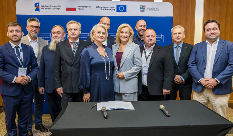 Polski pojazd do walki z dronami ma powstać w Świętokrzyskiem. Janik: „Konkretny krok” Podczas MSPO w Kielcach powołano konsorcjum, które ma opracować polski bezzałogowy pojazd lądowy, m.in. w wersji przeznaczonej do ochrony przed dronami.