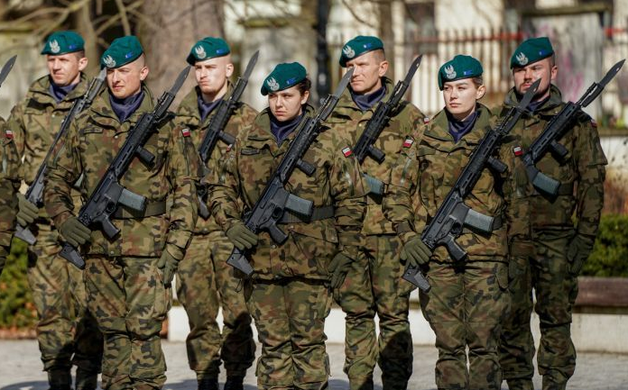 Kielecka dywizja rośnie w siłę. Powstaje dla niej nowy pułk przeciwlotniczy Powstający w Brzesku 87. Pułk Przeciwlotniczy wejdzie w skład 8. Dywizji Piechoty Armii Krajowej, której dowództwo stacjonuje w Kielcach.