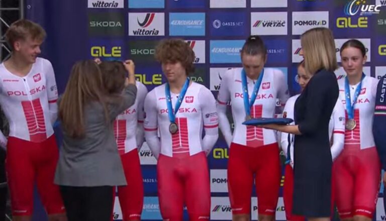 Fot.: Scrin/Mateusz Błaszak z Cyclo Korony Kielce i Świętokrzyskie Cycling Team wywalczył z reprezentacją Polski srebrny medal mistrzostw Europy juniorów w Słowenii.