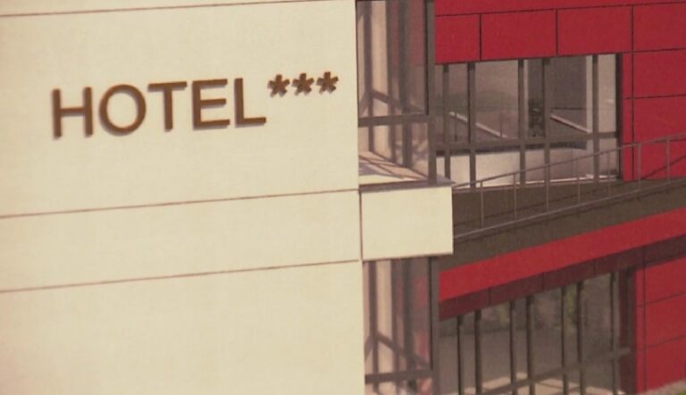 Przy Zespole Szkół Ekonomicznych w Kielcach powstaje trzygwiazdkowy hotel z restauracją i 23 pokojami gościnnymi. Inwestycja za blisko 22 mln zł ma zostać ukończona w czerwcu 2027 roku.