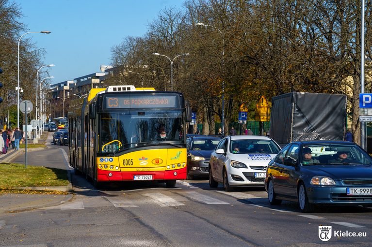 Miasto uruchamia specjalne autobusy na cmentarze