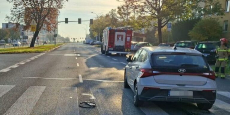 Chwila grozy na przejściu w Kielcach. Samochód potrącił 50-latkę