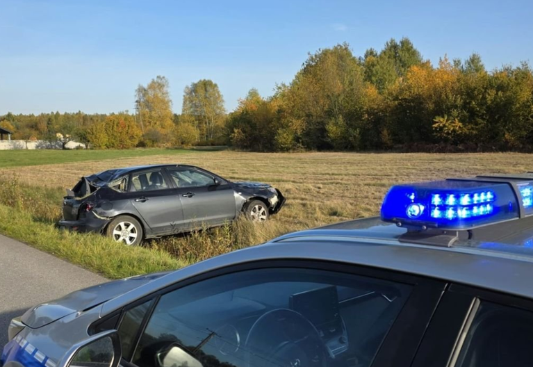 dachowała z 5-letnią córką w samochodzie