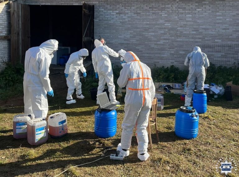 Zlikwidowali narkotykowe laboratorium. Zabezpieczono blisko 680 kilogramów klefedronu. Szokujące VIDEO Zlikwidowano narkotykowe laboratorium