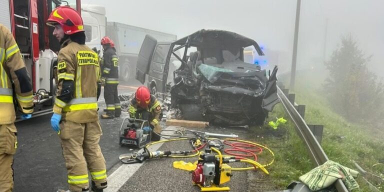 Tragiczny wypadek w Woli Jachowej. Czołowe zderzenie dwóch pojazdów